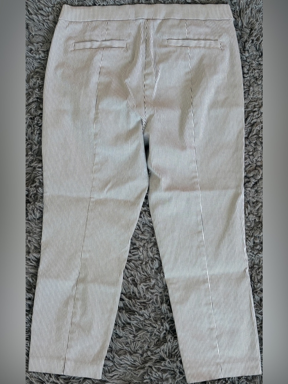Elle Pants Gray and White Pinstripe Cropped Trousers Pull On Stretch SZ: L - Picture 10 of 10